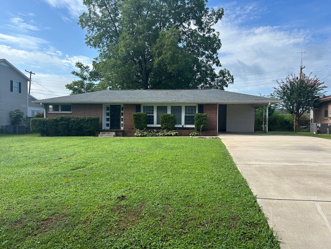 Primary Photo - 910 Tyler Ave