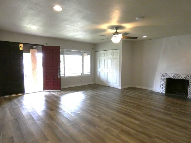Foto del edificio - 12712 Downey Ave