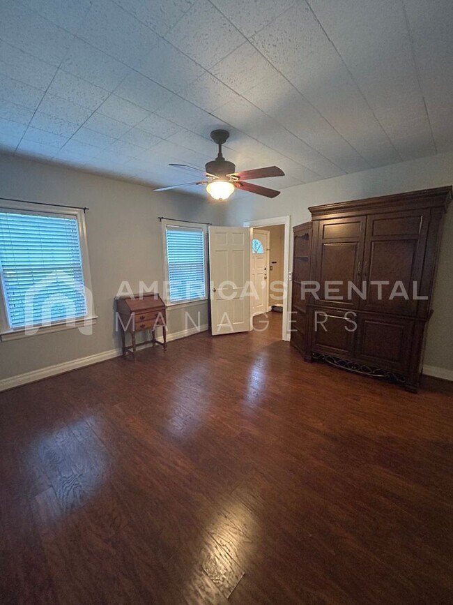 Building Photo - Partially furnished home in the heart of P...
