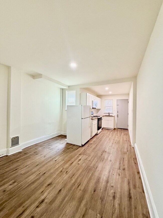 Building Photo - Available Now | Inviting 2-Bedroom Home with Pet-Friendly Living