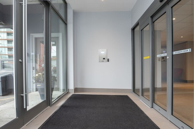 Building Photo - 730 St Clarens Ave