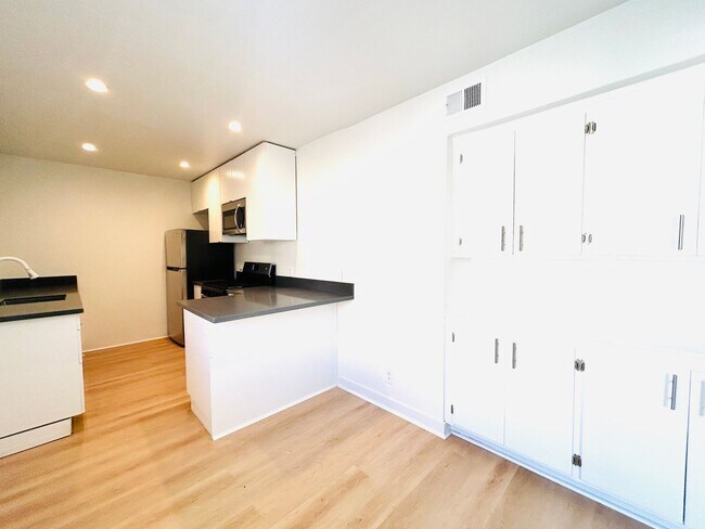 Building Photo - Goshen Apartments
