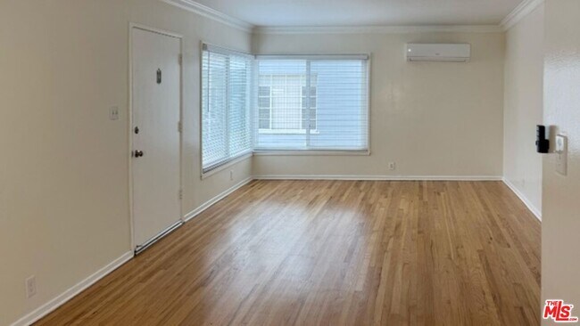 Foto del edificio - 3745 S Victoria Ave
