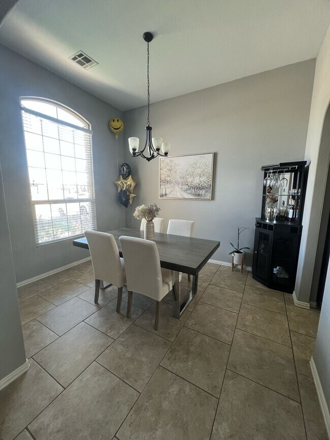 Foto del edificio - 803 Founders Rd