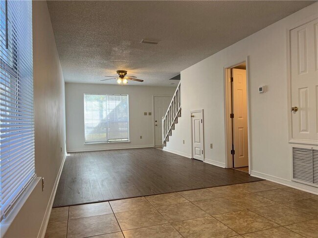 Foto del edificio - 132 Bayou Sara Ave