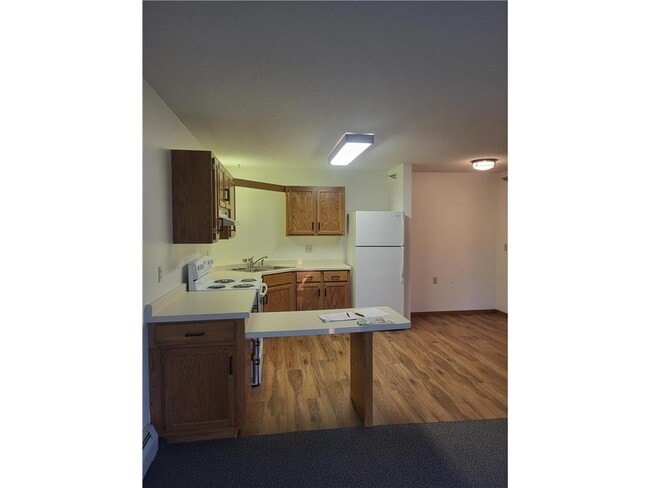 Building Photo - 609 Main St S