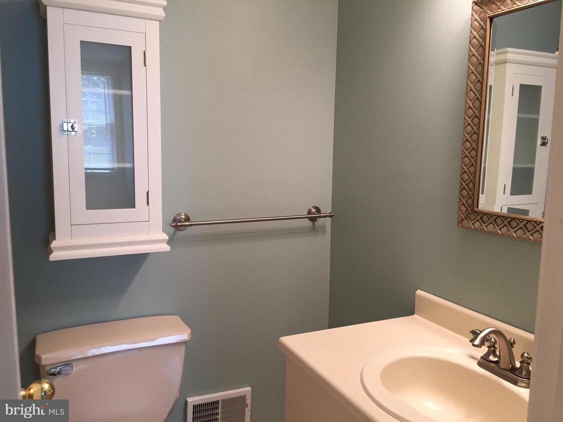 43 Commanders Dr, Washington Crossing, PA 18977 Townhouse for Rent in