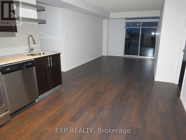 Building Photo - 400 Adelaide St E