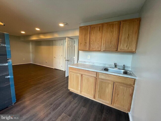 Foto del edificio - 13817 Rosewood Dr