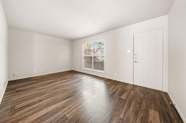 Building Photo - 2314 Parker Ln