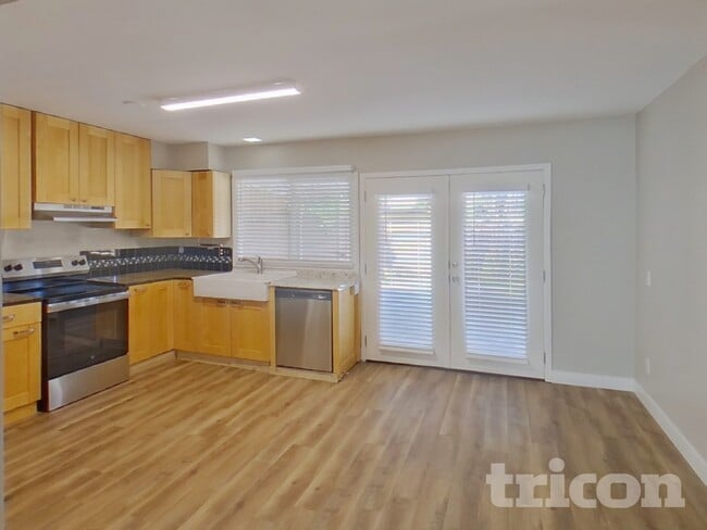 Building Photo - 6035 N 31st Ave