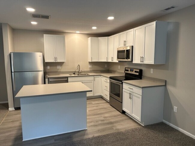 Foto del edificio - Newly renovated perfect 2 bedrom 2 bath to...