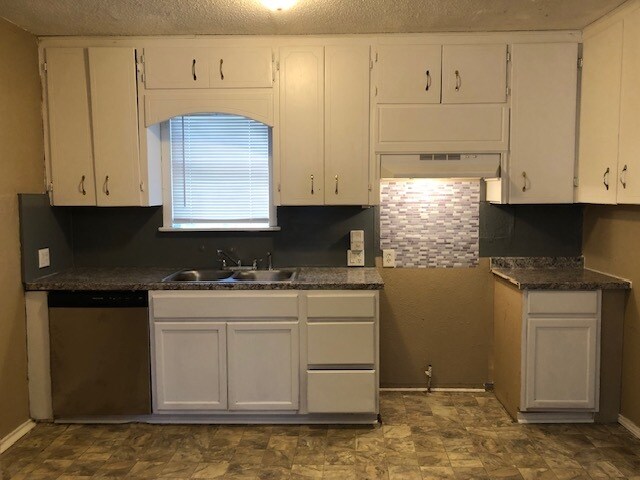 Building Photo - 4016 Thomas Ave
