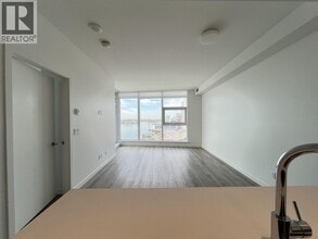 Building Photo - 680 Quayside Dr