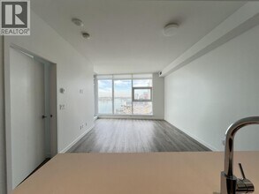 Building Photo - 680 Quayside Dr