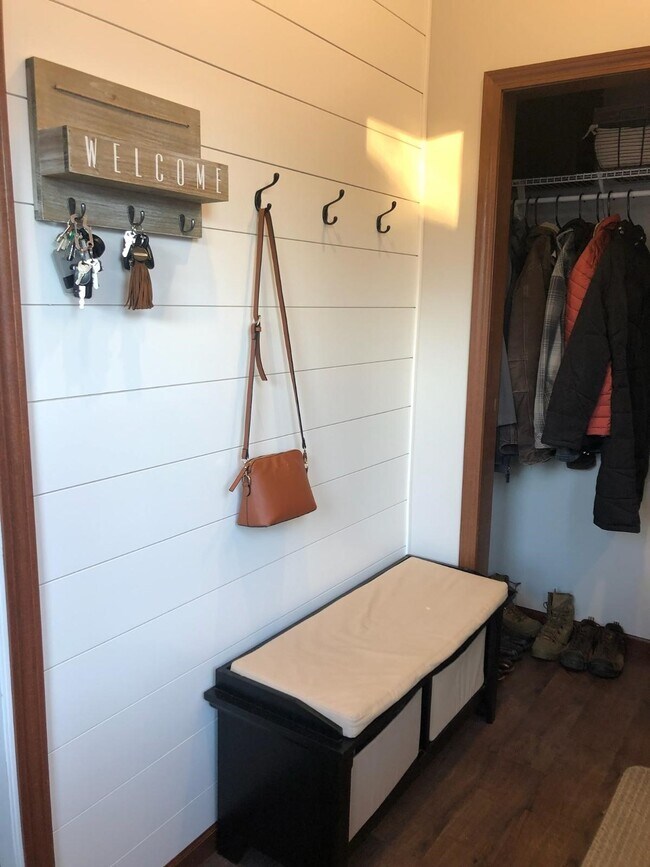 Entryway/Mudroom - 5817 Quail Ave N