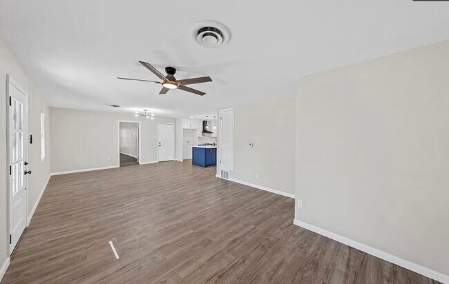 Foto del edificio - 3000 Old Robinson Rd