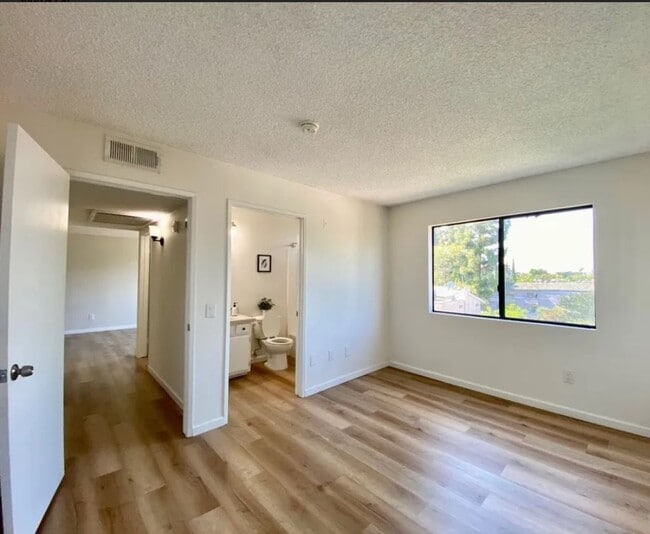 Building Photo - Victory Apartments