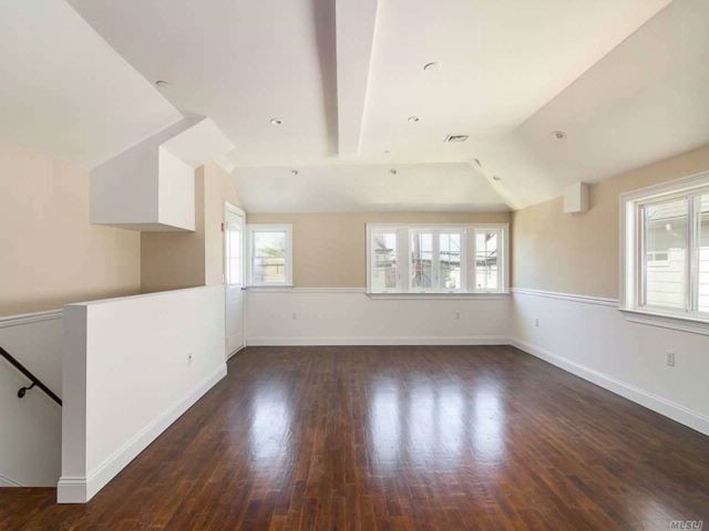 Foto del edificio - 217-15 137th Rd