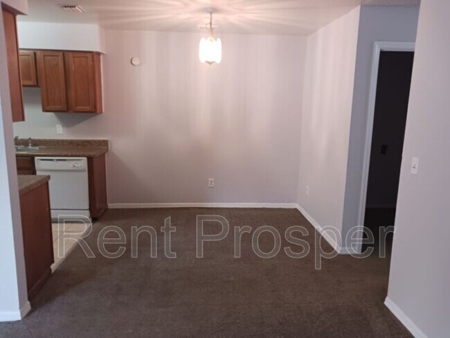 Building Photo - 5208 Bonnie Brae Cir