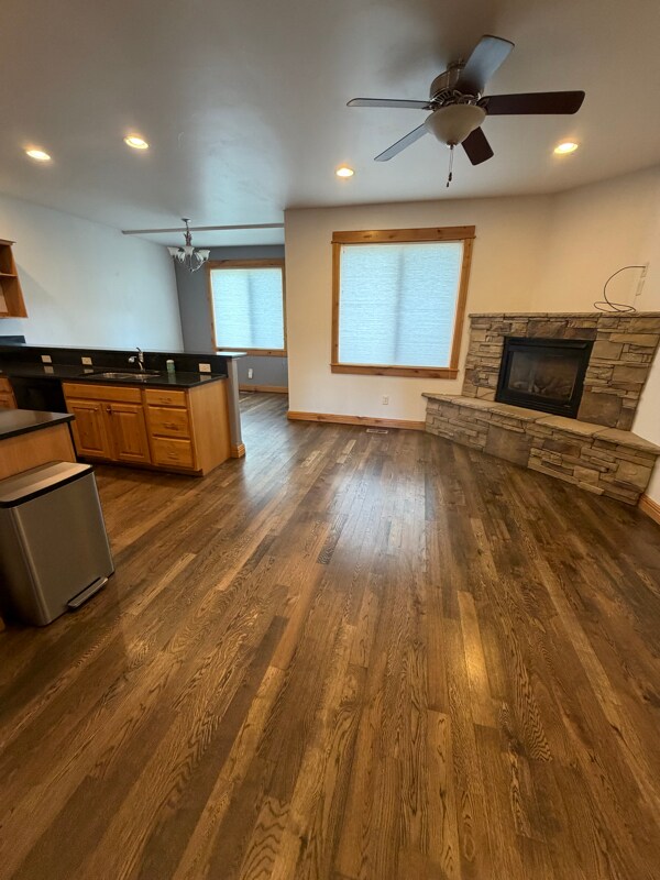 Foto del edificio - 905 Saxon Way