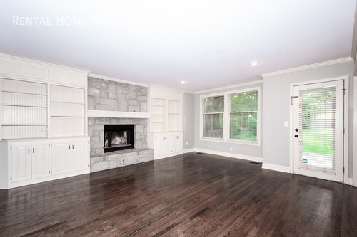 Building Photo - Spacious 4-Bedroom 2-story Prairie Village...