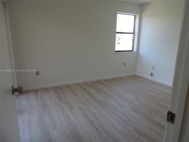 Building Photo - 566 NW 114th Ave