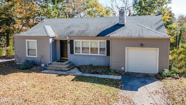 Building Photo - 602 Lookout Ct SE