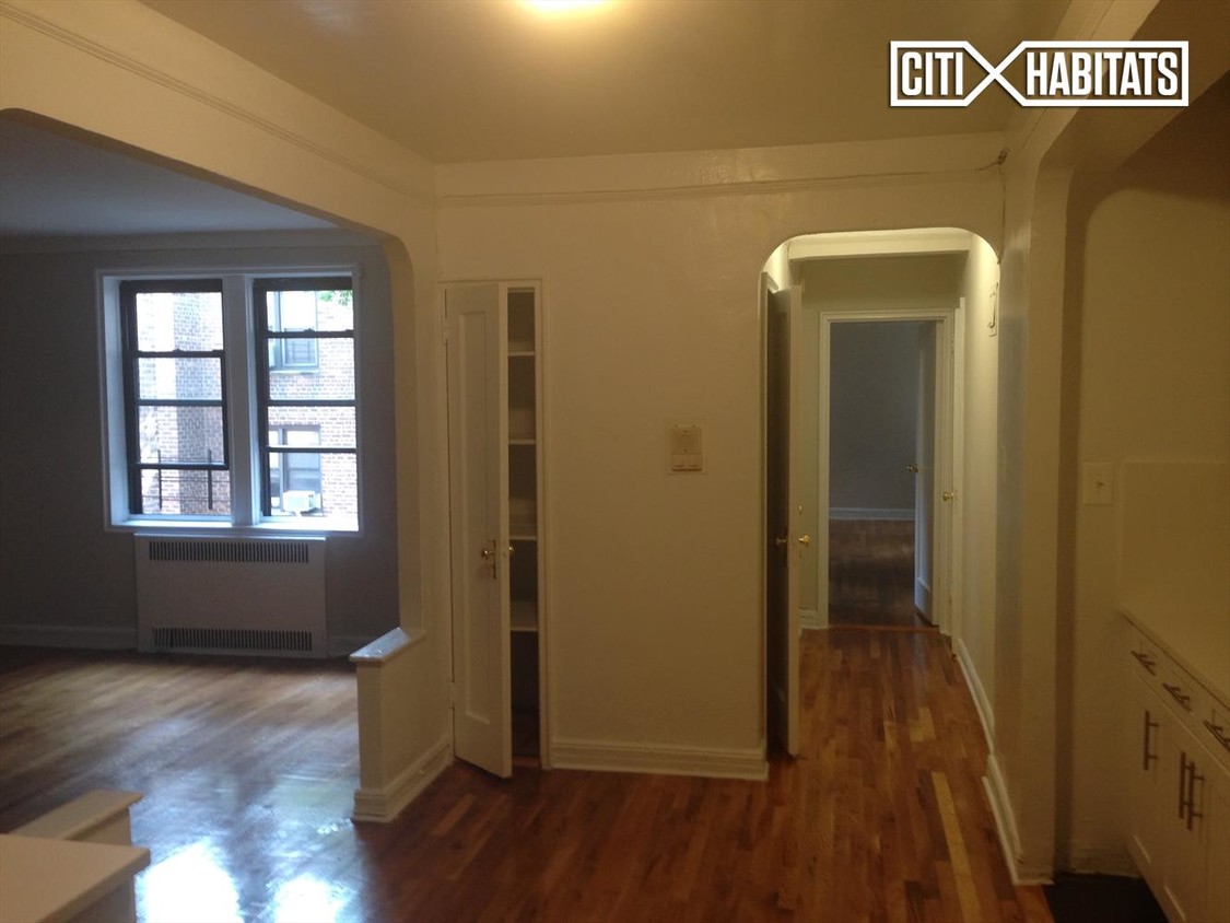 Foto principal - 90-15 Queens Blvd