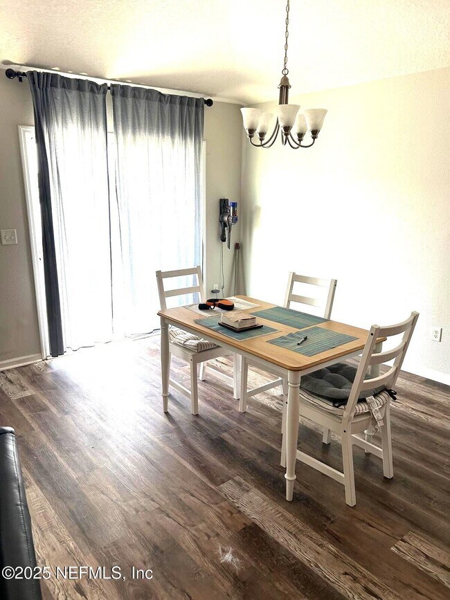 Foto del edificio - 14808 Durbin Cove Way