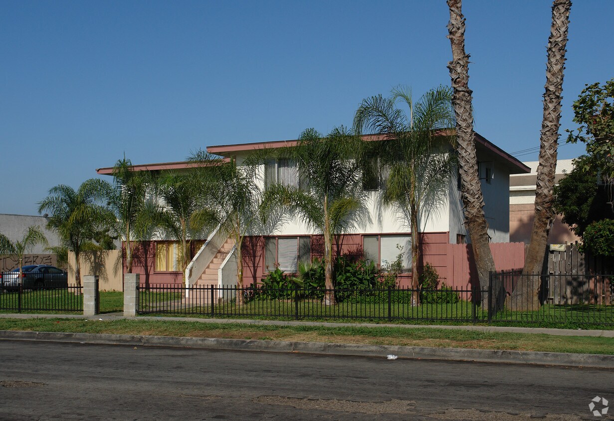 Building Photo - 2516 S Baker St