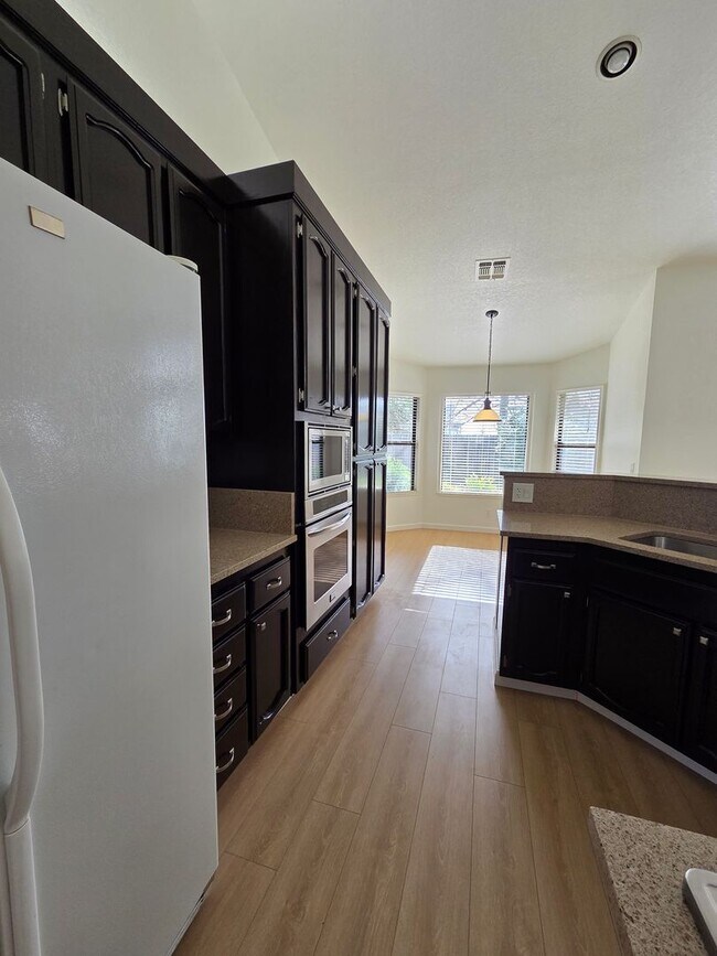 Foto del edificio - Super clean! 3 Bdrm, 2 Bath near Lembi Park