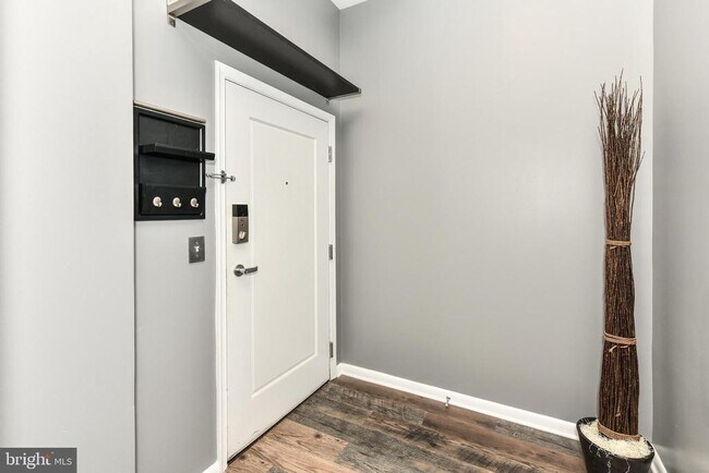 Foto del edificio - 355 I St SW