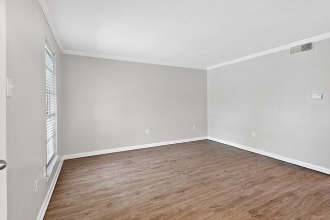 Building Photo - 4444 Tigerland Ave