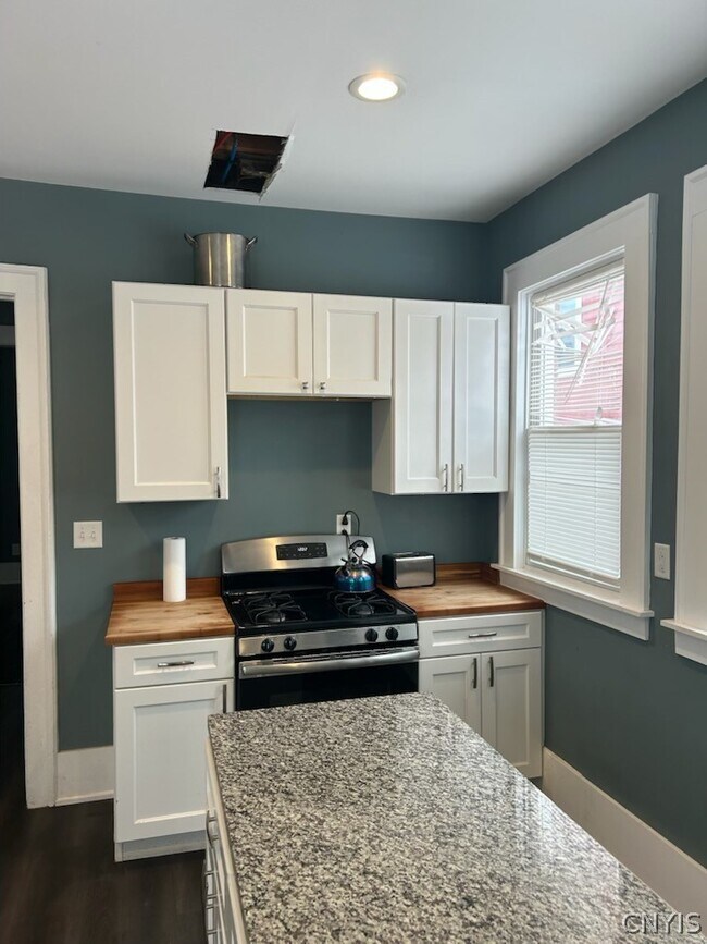 Foto del edificio - 942 Euclid Ave