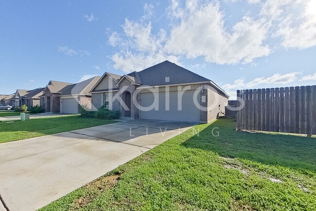 Building Photo - 123 Yardley Ct