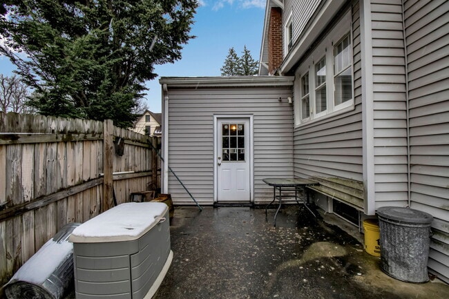 Building Photo - 35 Whaley Ave