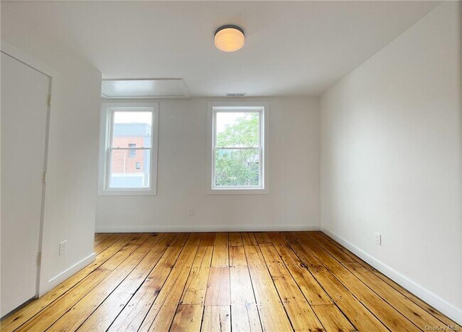 Building Photo - 5 N Elm St