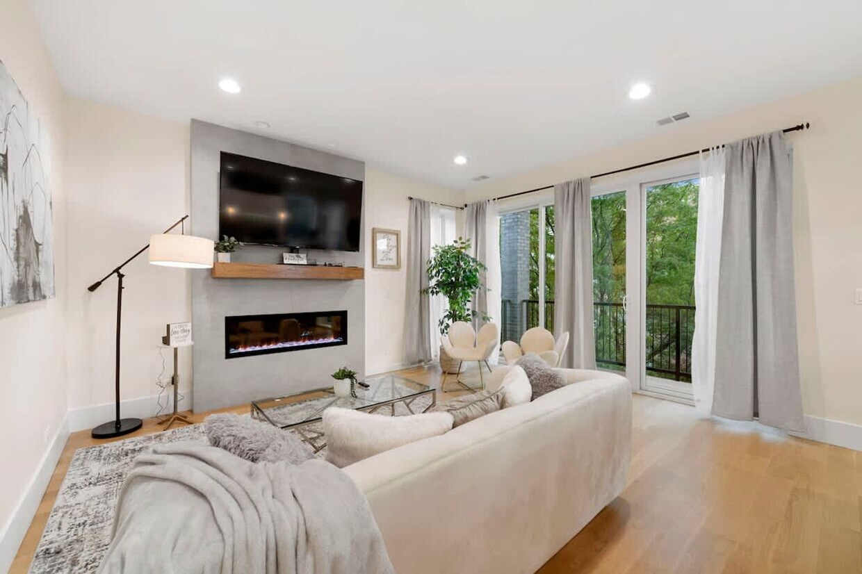 Foto principal - 2110 W Washington Blvd