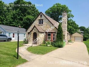 Building Photo - 1300 Parkway Dr