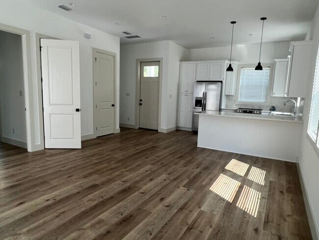 Espacio de cocina listo para tus taburetes - 114 Enchanted Way