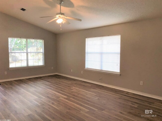 Foto del edificio - 9839 Hollowbrook Ave