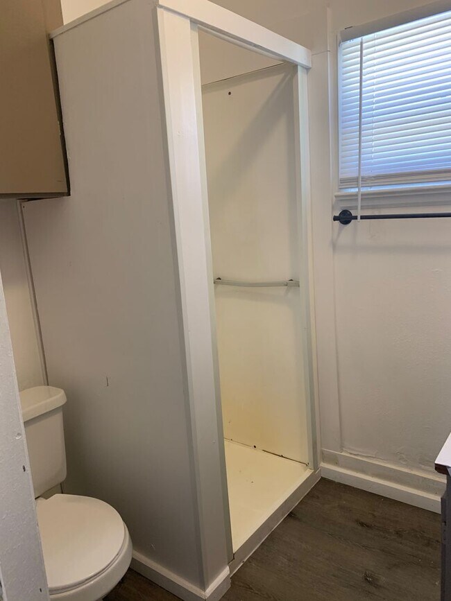 Foto del edificio - 1 bedroom 1 bath house located in Kellogg, Idaho.