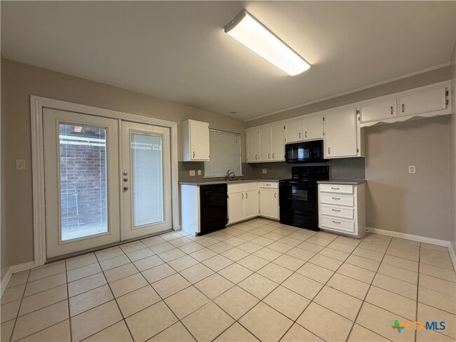 Building Photo - 111 Lancelot St