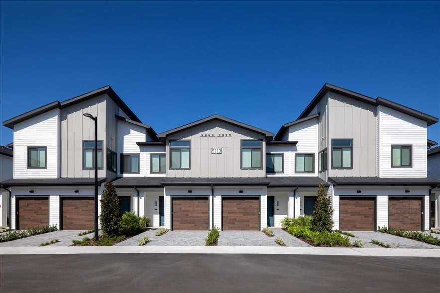 Foto principal - 5127 W Tyson Ave