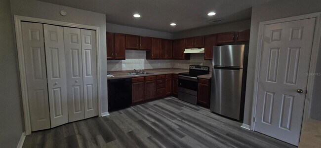 Building Photo - 2911 SE 52nd Ave