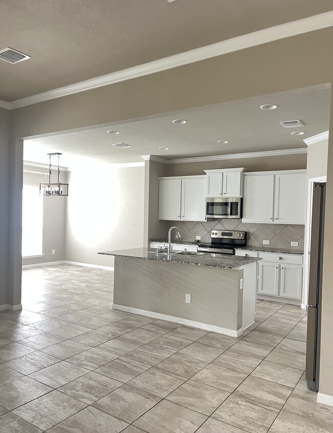 Building Photo - 7303 Abalone Way