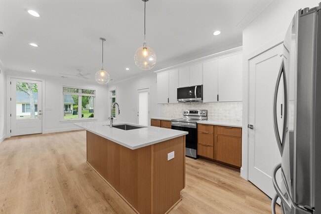 Building Photo - Gorgeous New Construction, Modern Finishes, Spacious Floorplan, Pet Friendly!