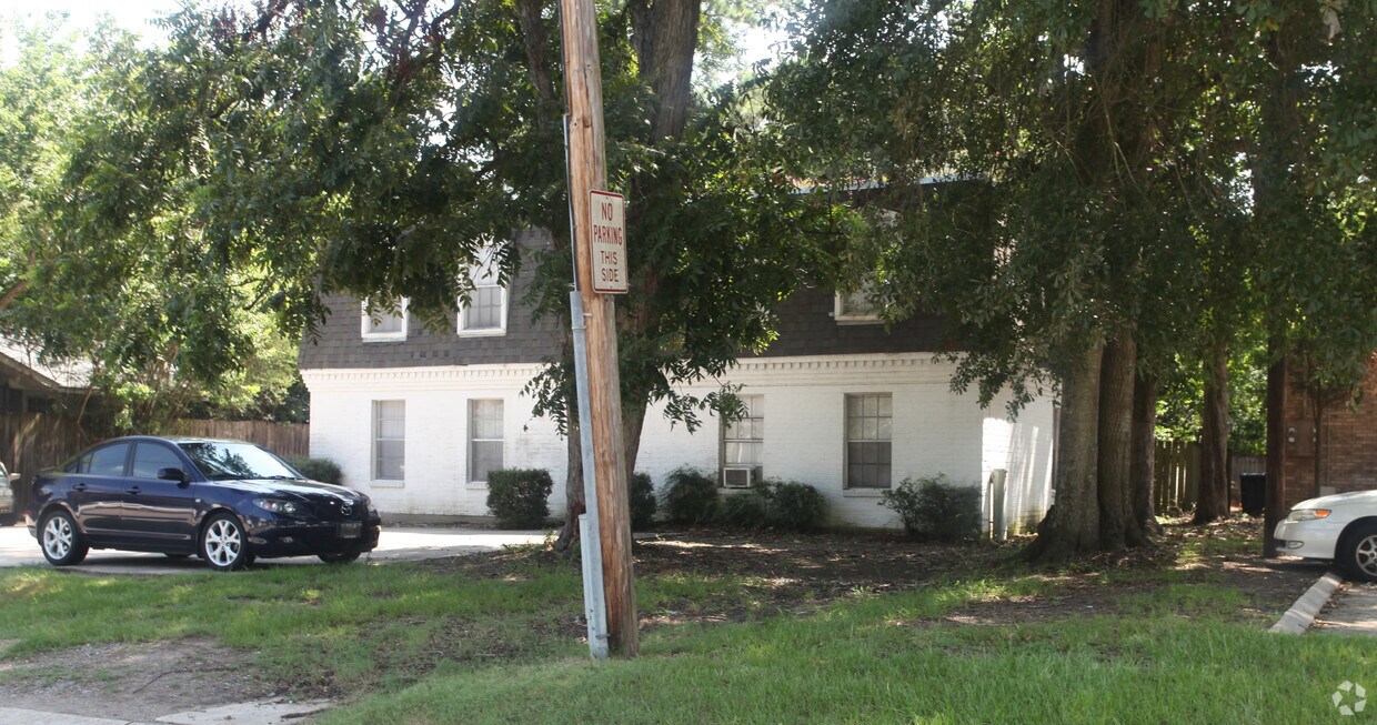 Foto del edificio - 353 West Dr