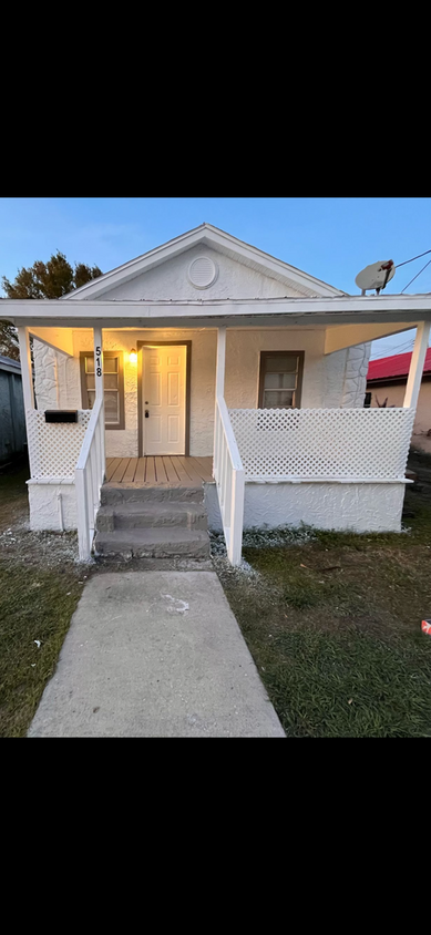 Primary Photo - Cozy Plant City Bungalow